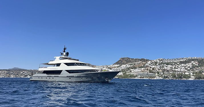 Introduction to the World of Megayachts – Featured