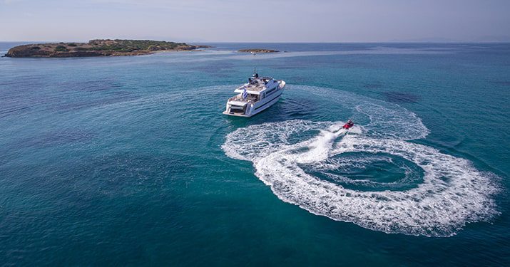 Introduction to Chartering a Luxury Yacht - Featured image