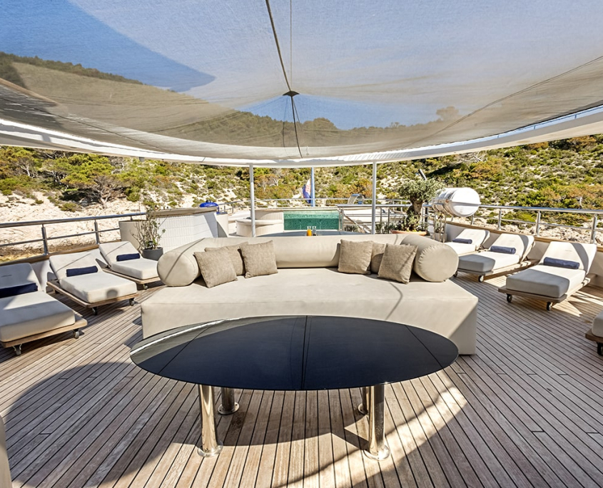 BELLA Sun deck