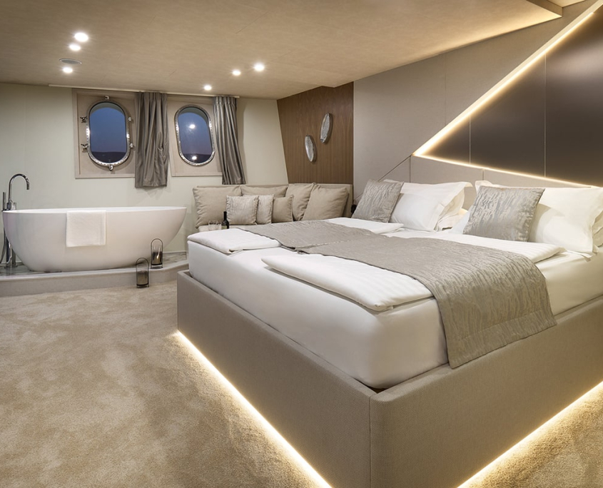 CRISTAL Master cabin