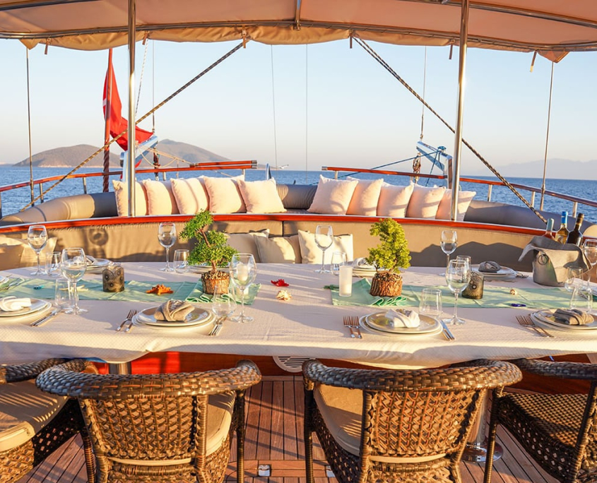 LA BELLA VITA Aft deck