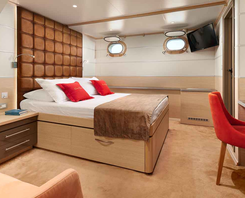 QUEEN ELEGANZA Double cabin