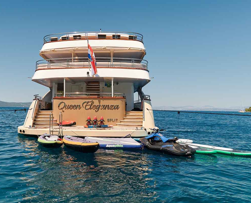 QUEEN ELEGANZA Watersports