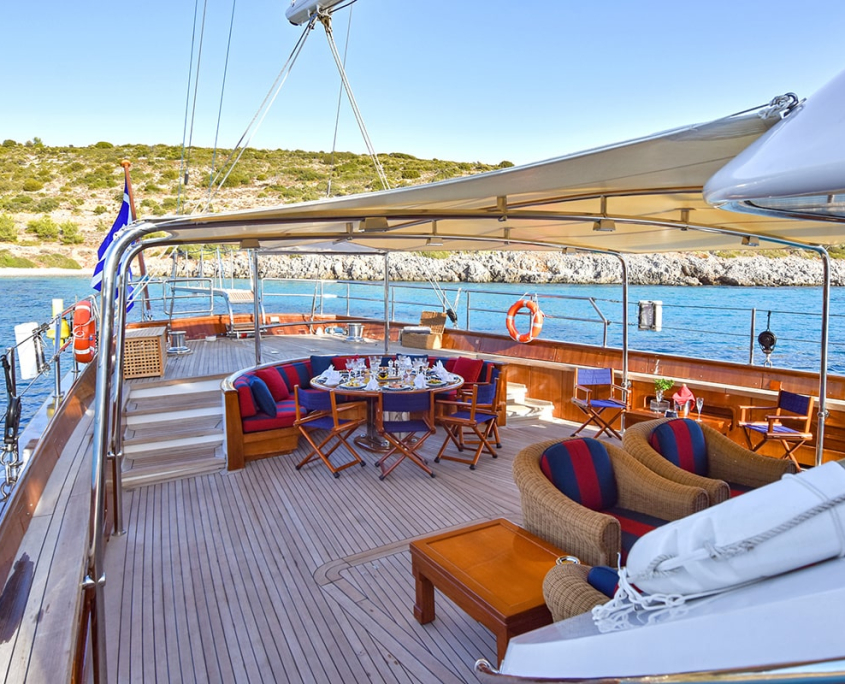 TAMARITA Aft deck